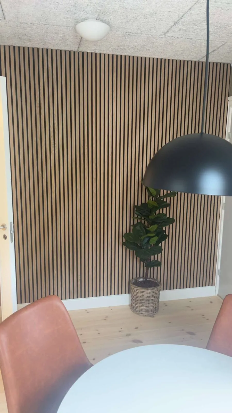Trælamel-væg efter renovering